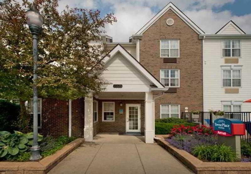 Mainstay Suites Middleburg Heights Cleveland Airport Exterior photo