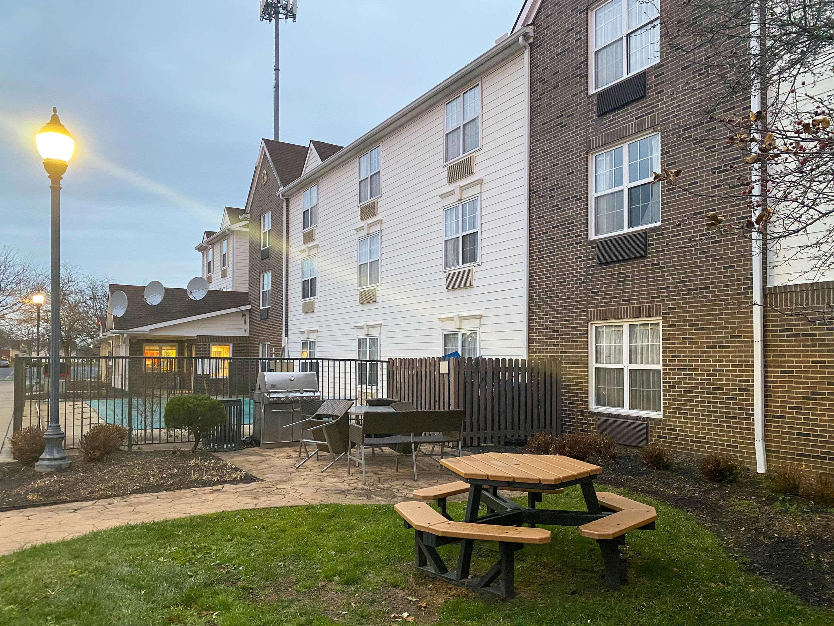 Mainstay Suites Middleburg Heights Cleveland Airport Exterior photo